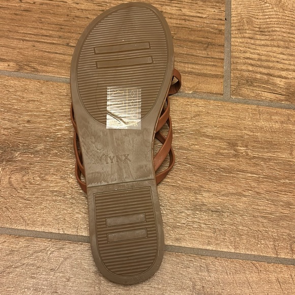 Lynx brand tan sandals - Picture 3 of 3